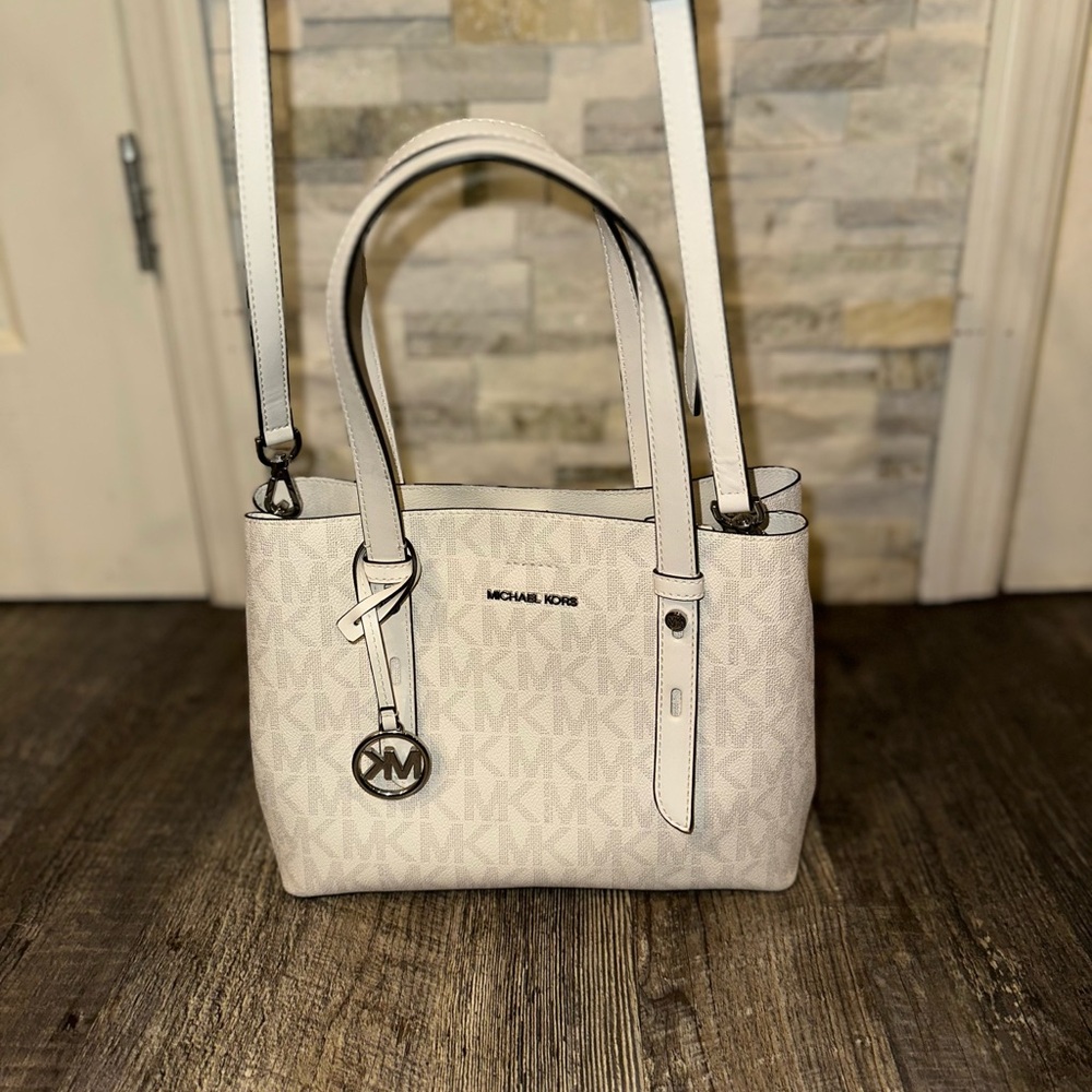 Michael Kors White Shoulder Bag with Structured Shape and Textured Finish